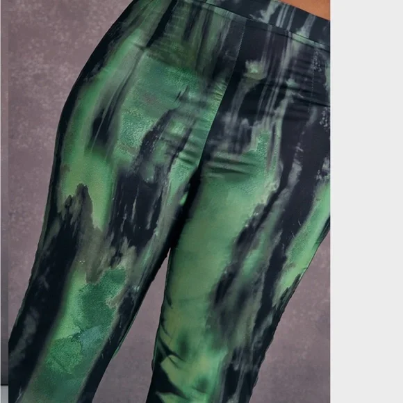 NWT PRETTY LITTLE THING Plus Green Grunge Print Chiffon Flare Pants SIZE 16 - Picture 6 of 8